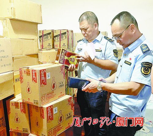 月月十九查酒 突擊檢查行動(dòng)規(guī)范海滄酒類經(jīng)營